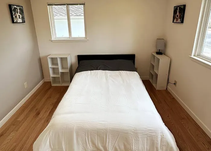 Modern, Renovated 5B/3Ba Near Apple, Kaiser
