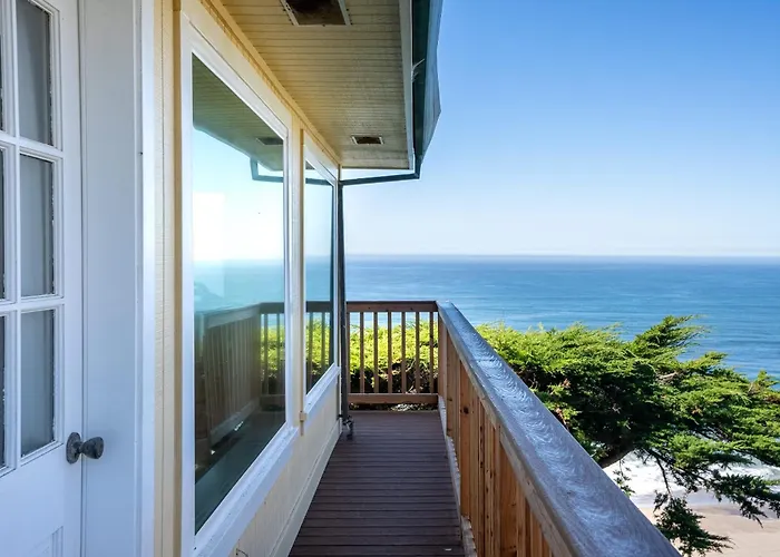 Stunning Coastal Cottage With Views Of Monterey Bay